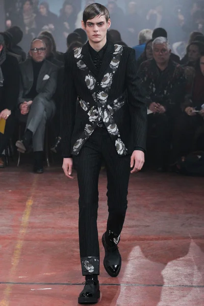 Look 8